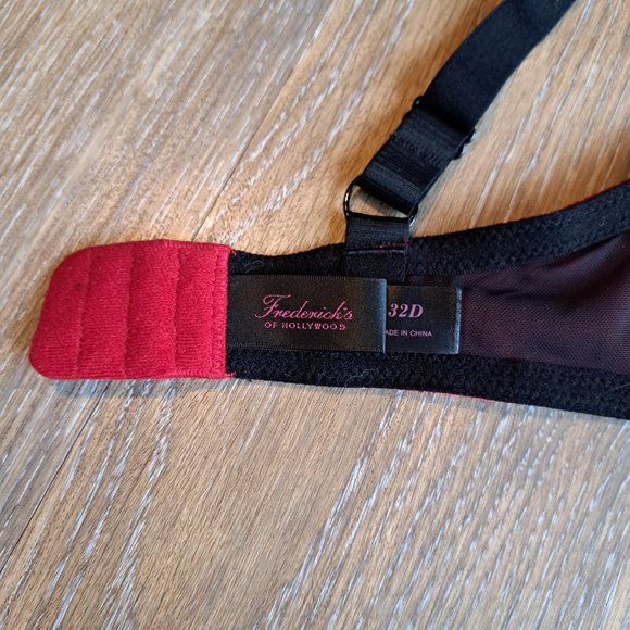 Frederick's Of Hollywood Velvet Bra - Picture 6 of 7